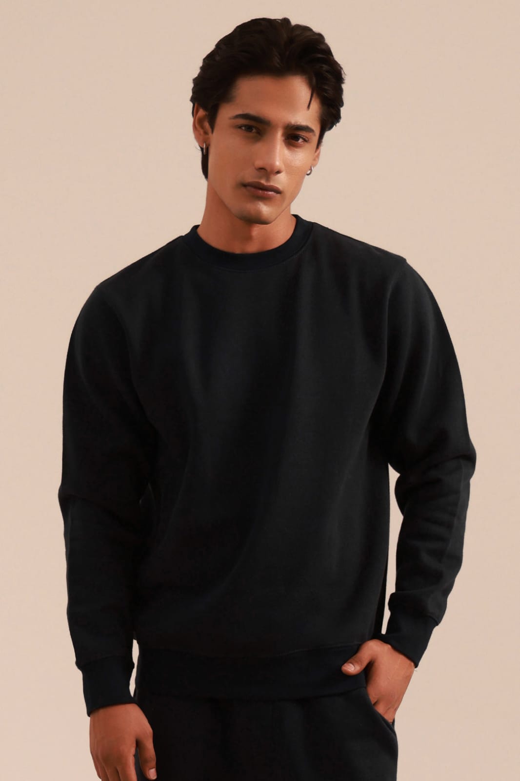 BLACK SWEAT SHIRT